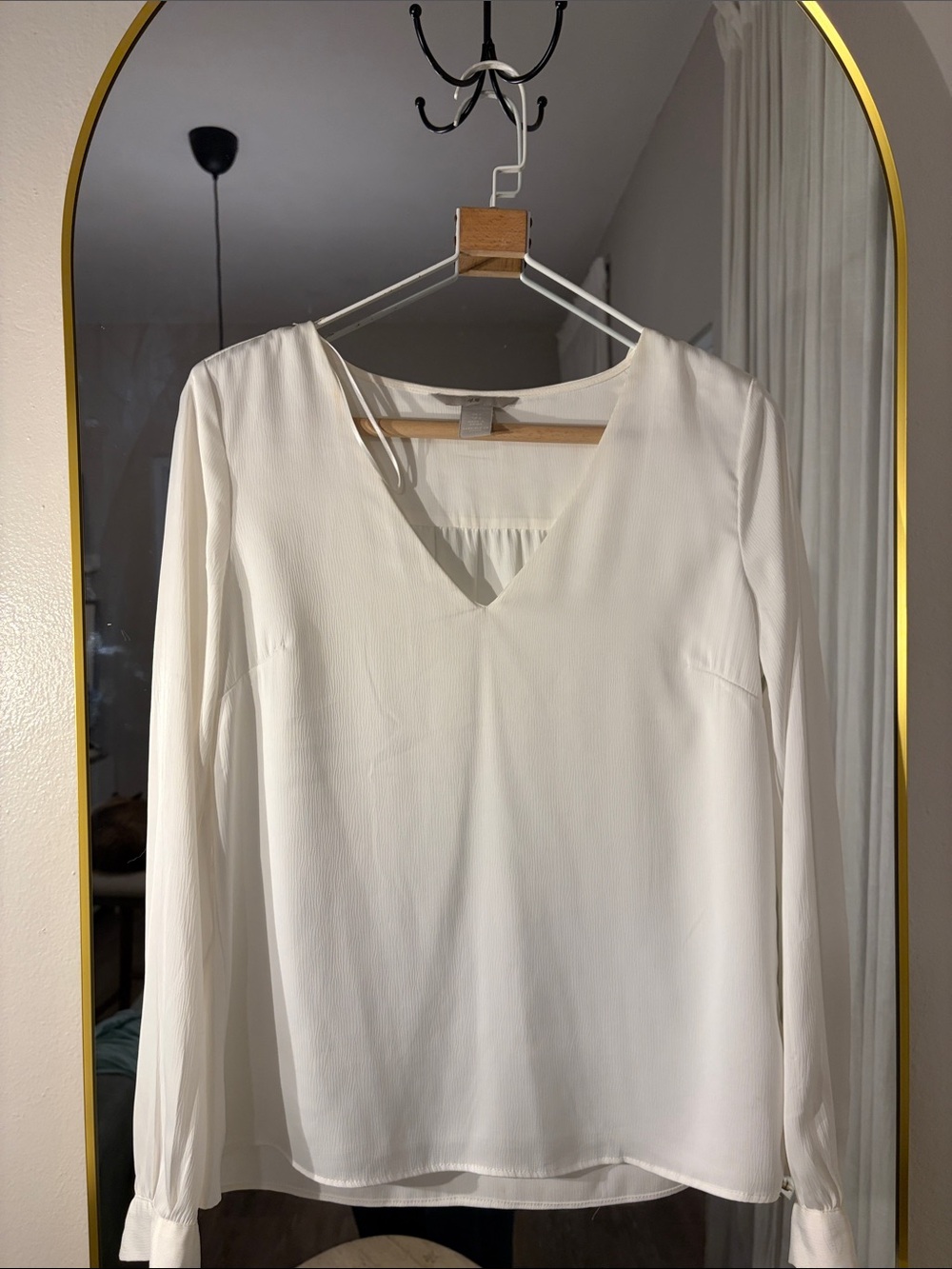 H&M White Long Sleeve V-Neck Blouse Shirt Size 2